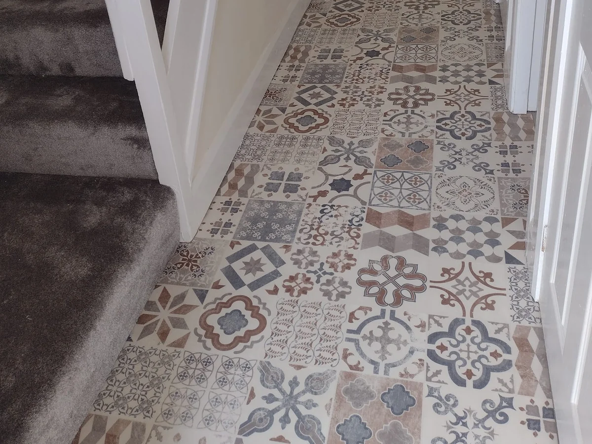 hallway-carpet-stairs-patterned-tiles-newcastle-foxglove-flooring Grey stair carpet meeting patterned hallway tiles, Newcastle