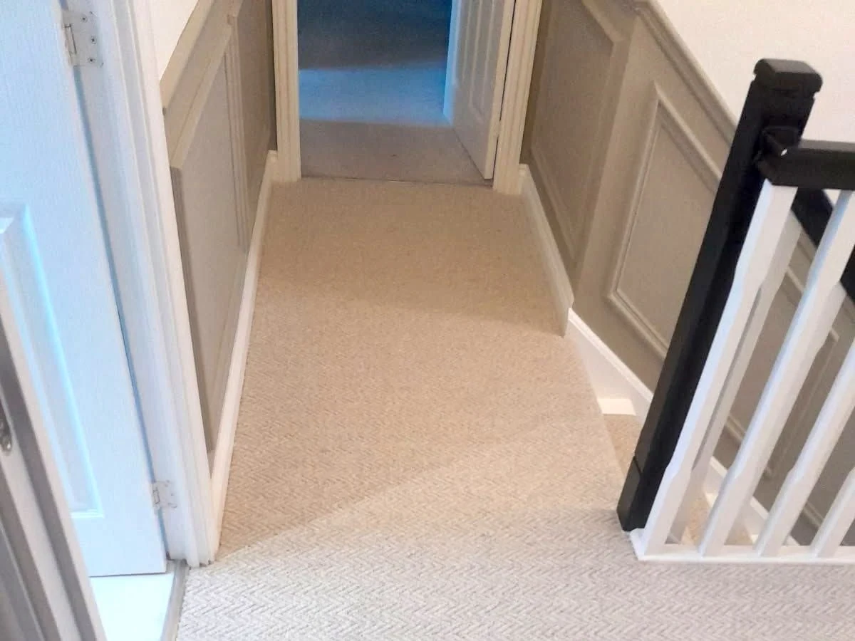 landing-carpet-herringbone-beige-panelled-corridor-newcastle-foxglove-flooring Beige herringbone-weave carpet along a panelled landing — carpet fitters covering Forest Hall