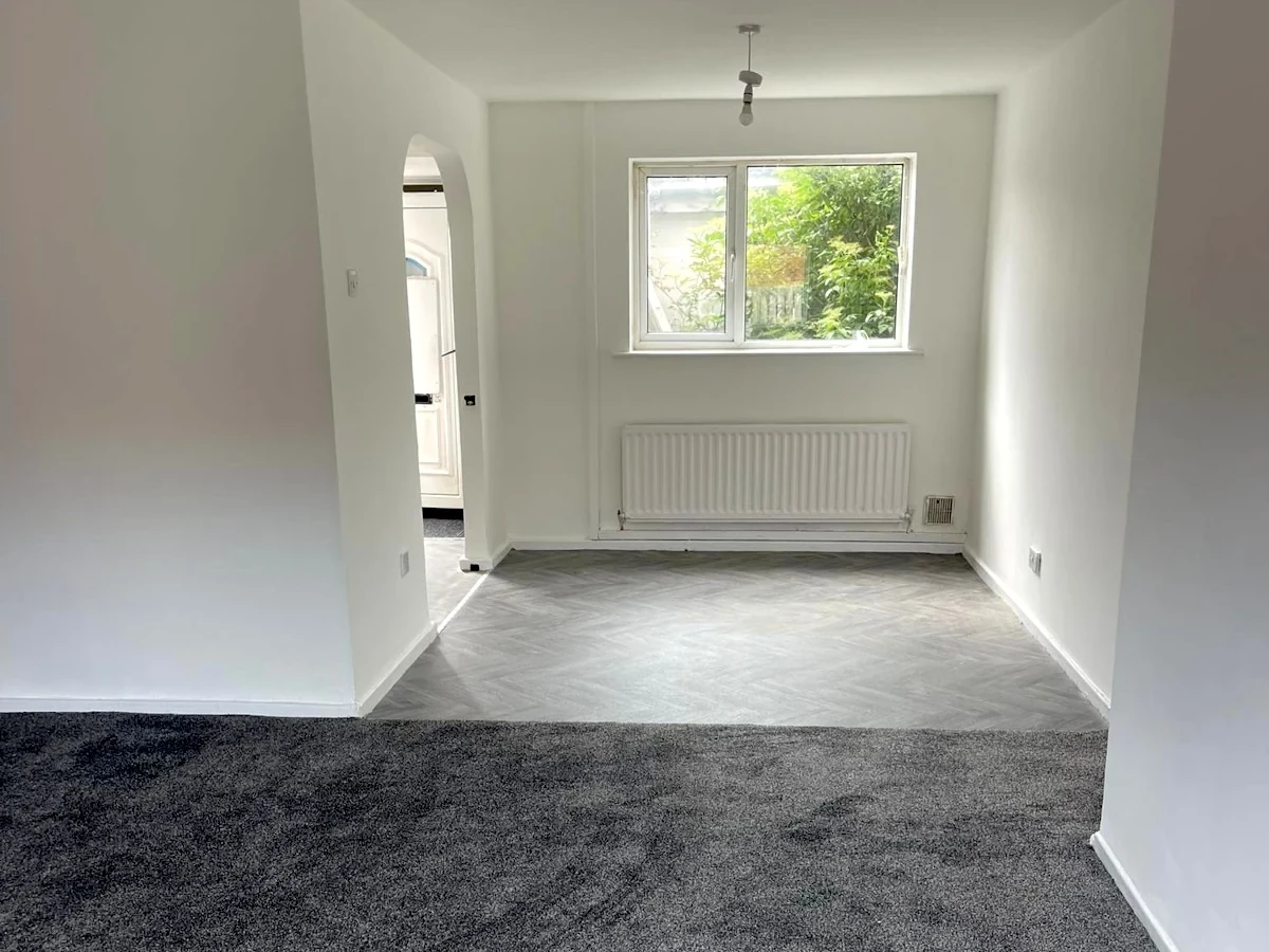 living-room-carpet-grey-bright-window-newcastle-foxglove-flooring Grey carpet through a bright, freshly decorated living room — carpet fitters covering Benton